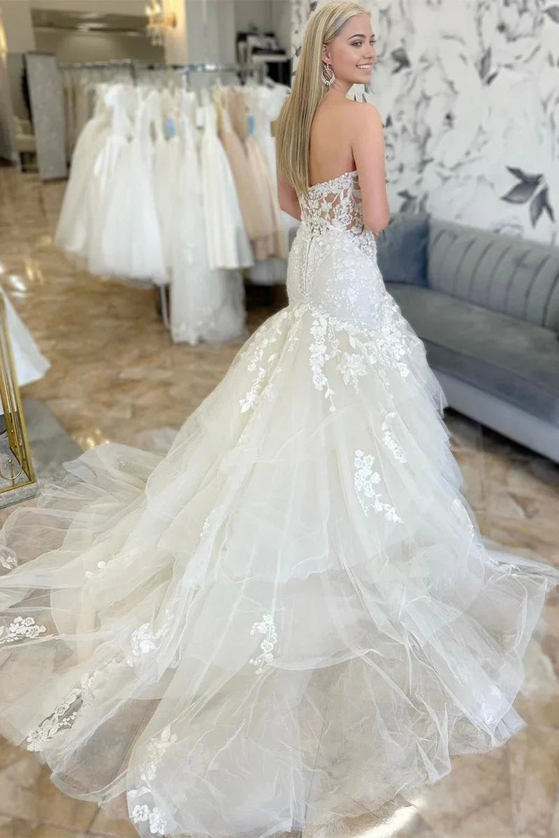 Vestido de novia largo de corte trompeta multicapa con apliques de sirena